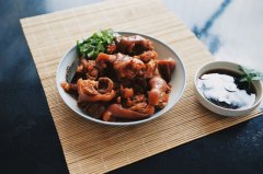 虎年春节餐饮新现象：预制菜、宠物年夜饭、无