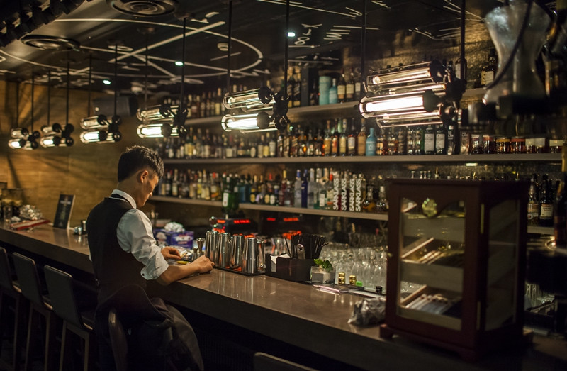 上海市商务委再次提示：酒吧、咖啡馆当前不得堂食