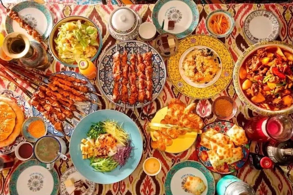 新疆被全国游客挤爆！悄悄走热的新疆菜未来可