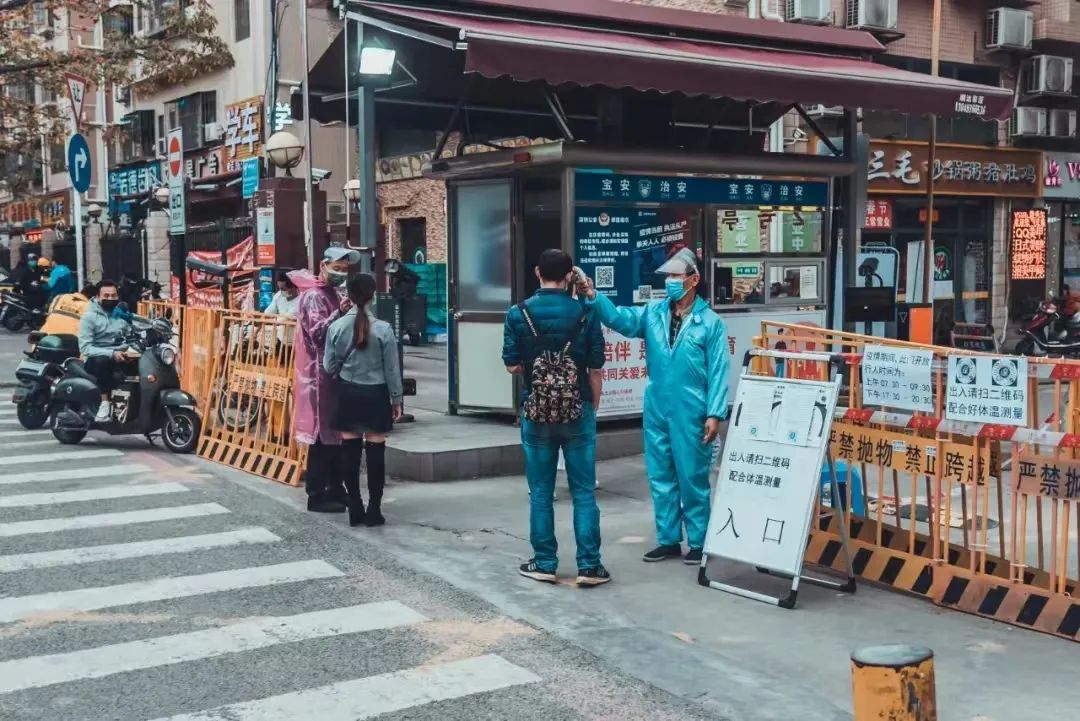 上海、南昌调整防疫措施，外地抵达5天内不得进入餐饮店等公共场所