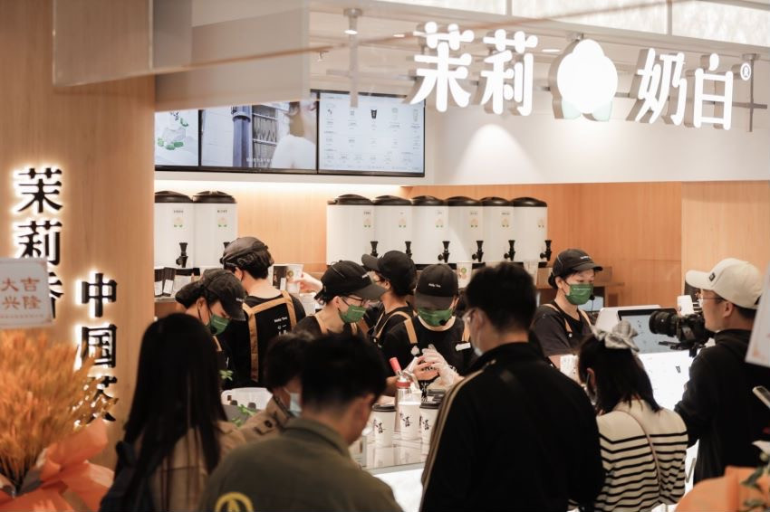 探访茉莉奶白上海新店后，我们发现了新中式茶饮的新方向