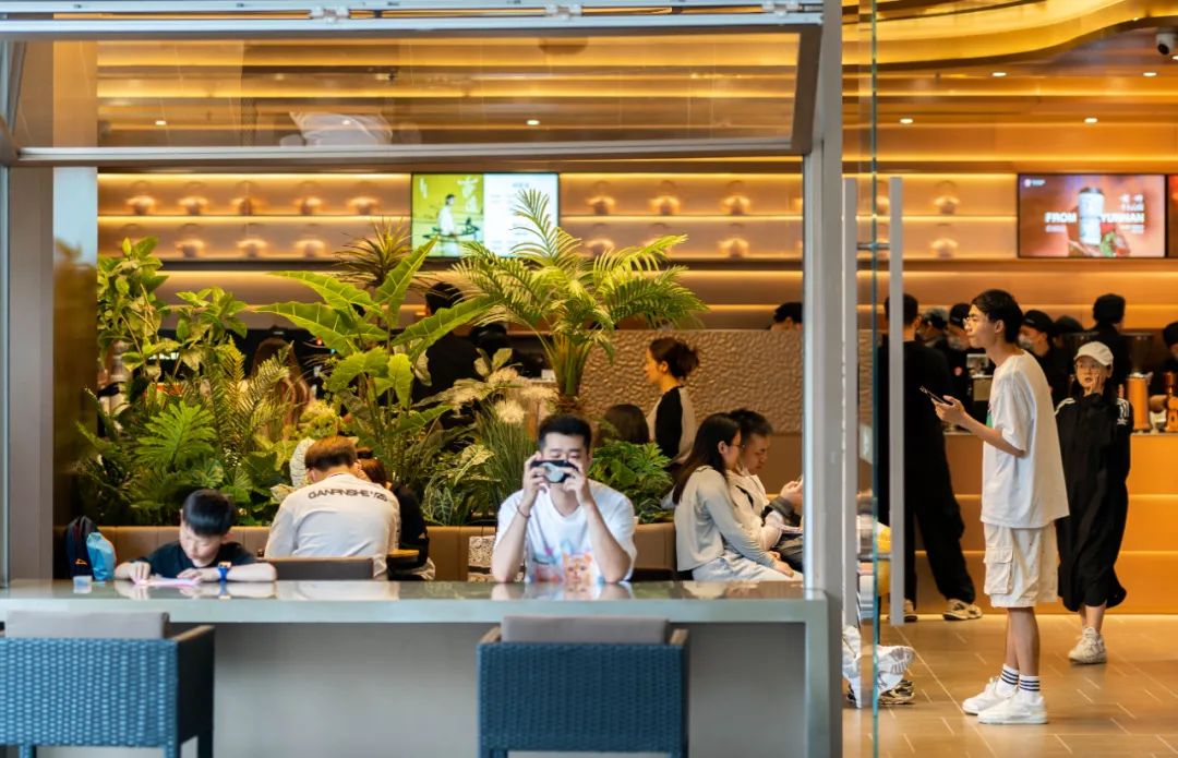 探店｜在这家上海新开业的茶饮店，我们看到了