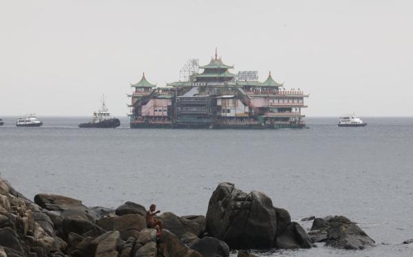 峰回路转？珍宝海鲜舫并未沉没，仍在西沙海面