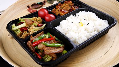 回收“外卖餐盒”一举两得