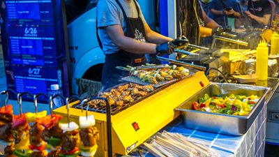 “周末经济”持续升温 多地餐饮旅游市场淡季不