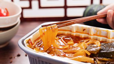 超9倍溢价入局火锅速食赛道，莲花健康“看上”