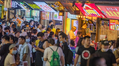 到店餐饮、即时零售，新业态带热夜经济