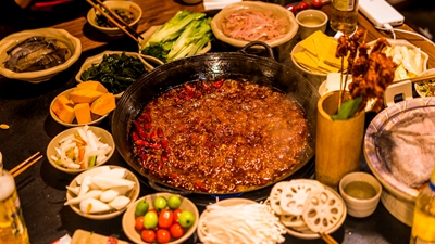 火锅店上新淄博烧烤，已有老板尝到甜头