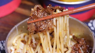 广东台山米粉乡味浓 凭预制菜实力“圈粉”