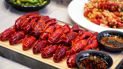 小龙虾批发价跌至每斤10元，预制小龙虾有望被“