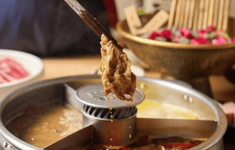 “天下餐饮一大抄”？2公里内，知名火锅又现复