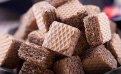 小区门口适合开零食店吗，大家可以结合