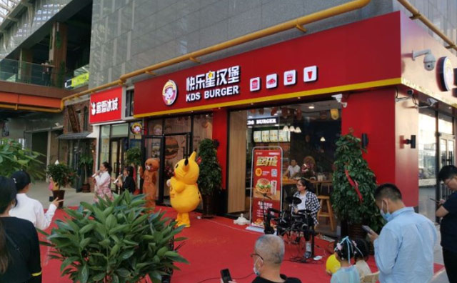 陈女士走出舒适区，加盟快乐星汉堡，选择好未来！