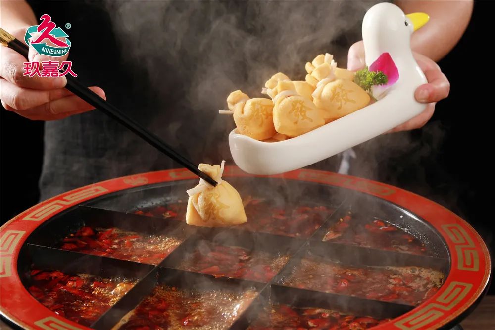  海鸭蛋突入火锅品类，“国货之光”还能玩出什么花样？