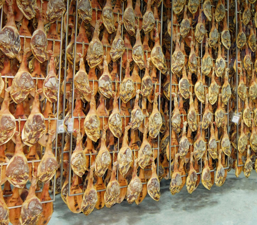 金字火腿易主,背后“92”派浙江富豪套现离场