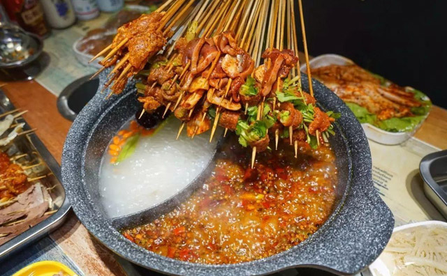 签佰度串串火锅,大口吃肉,大口满足,大签更过瘾 签佰度串串火锅,大口吃肉,大口满足,大签更过瘾