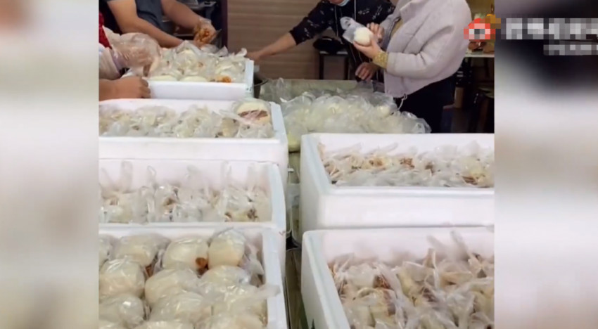 停业两天,山西一饭店老板做1000个肉夹馍救灾