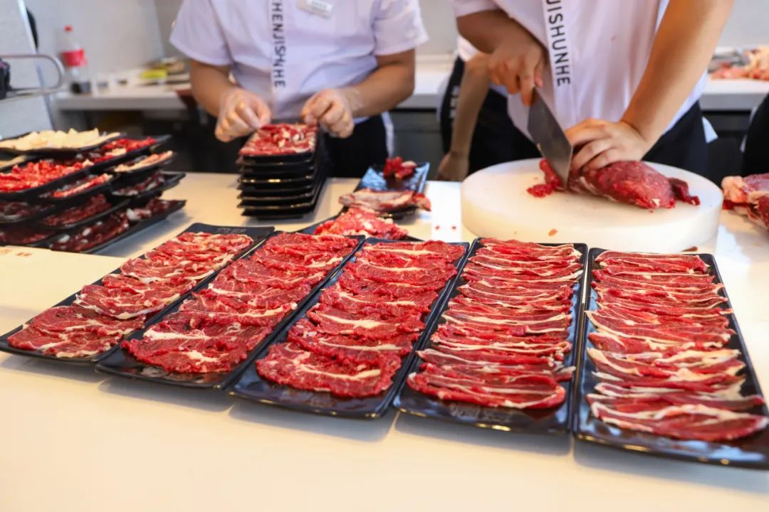 一个月连开6家门店, 这家牛肉火锅“顶流”品牌是如何炼成的?