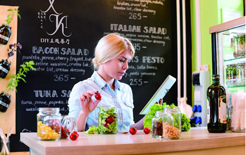 餐饮老板怎么做才能留住现在的年轻人 餐饮老板怎么做才能留住现在的年轻人