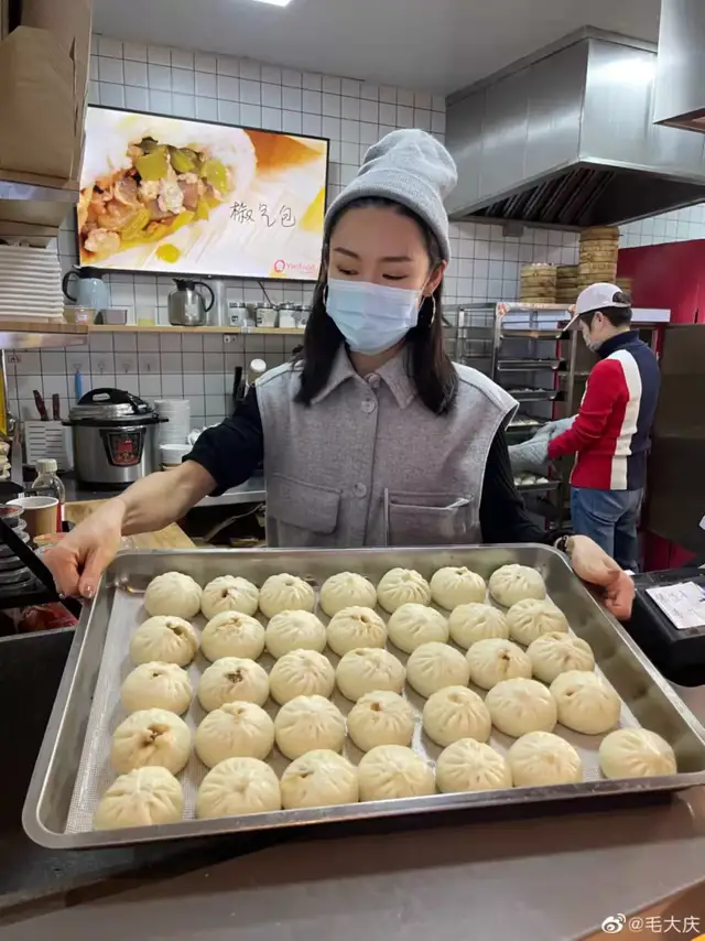 毛大庆、陆正耀、王波明开饭馆,大佬为何都看上了餐饮?