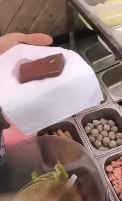 麻辣烫人均过百，每家杨国福都有责任