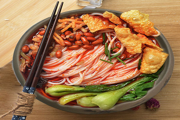 开个小吃店亏本概率:不到20%(经营店铺口味与选址重要)