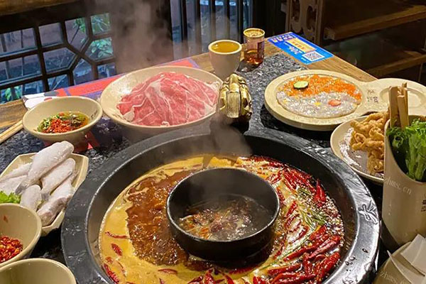 小天鹅火锅餐厅加盟费:25万元(月利润16万)