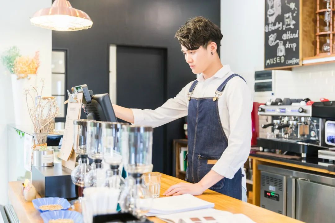 拼命栽培员工,让他强大到足以离开