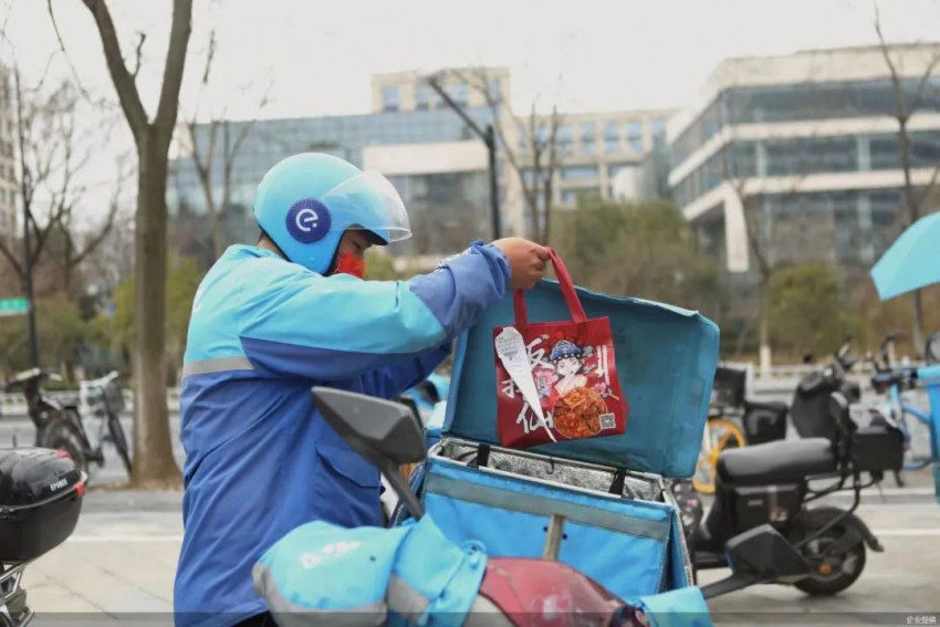 “五一”北京商场客流遇冷、餐饮堂食暂停，但这几项消费火了