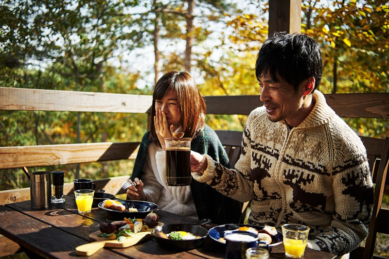 开业即爆满,日销400+杯,露营+咖啡的风口来了?