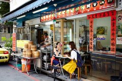 疫情升温致台湾无薪假人数超1.5万人,住宿餐饮业