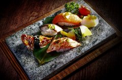 人均消费高达千元的“高价日料”有多少是以次