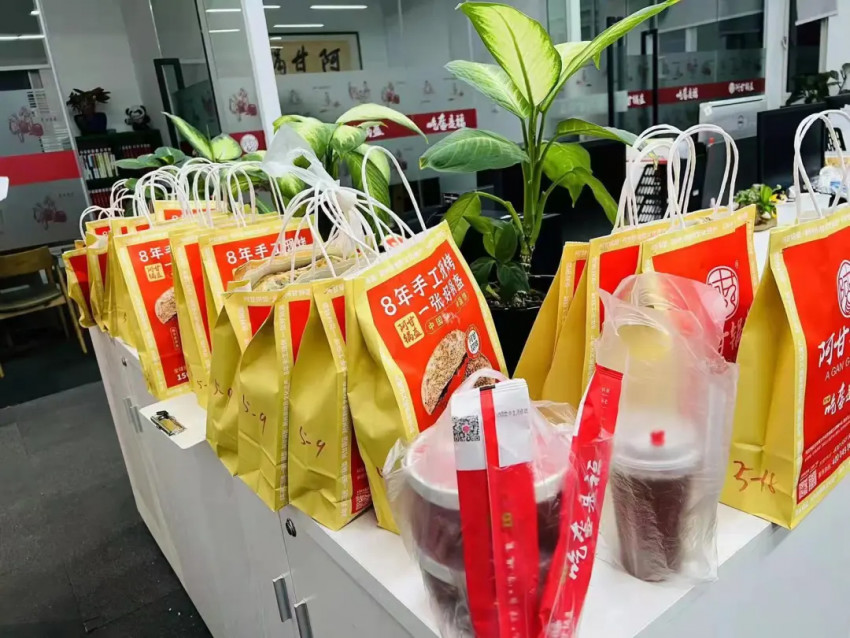 阿甘锅盔：小店大爱，向光前行