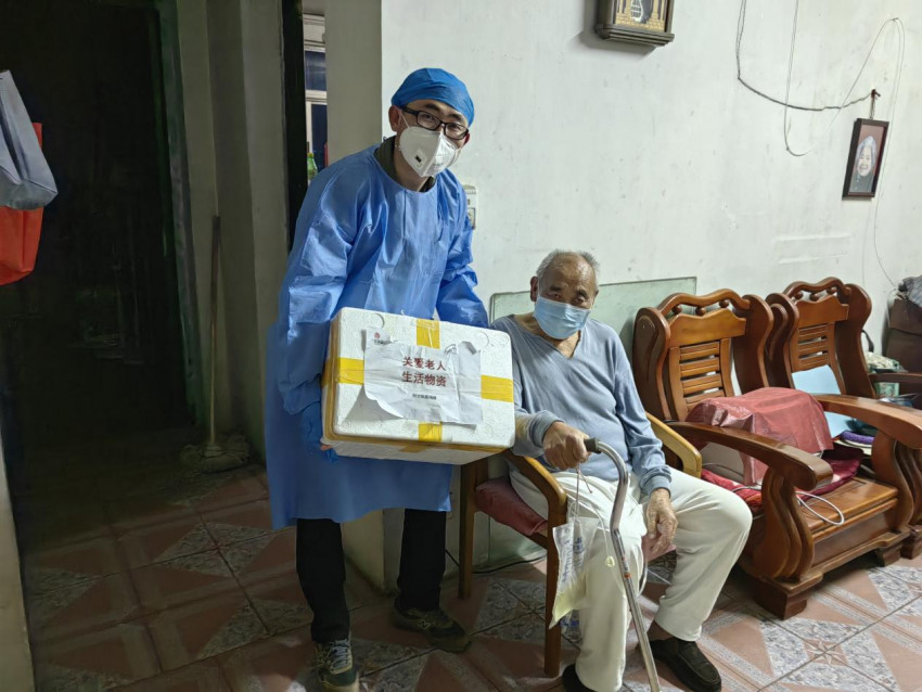 阿甘锅盔：小店大爱，向光前行