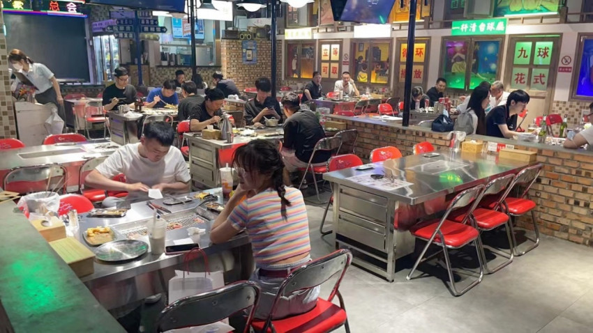 助燃堂食回归“烟火气” ,食材配送员每天多送上千斤菜