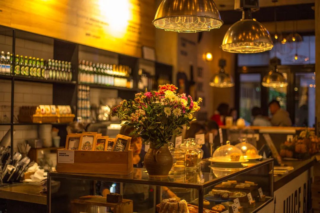 贤合庄闹剧，重挫明星餐饮！