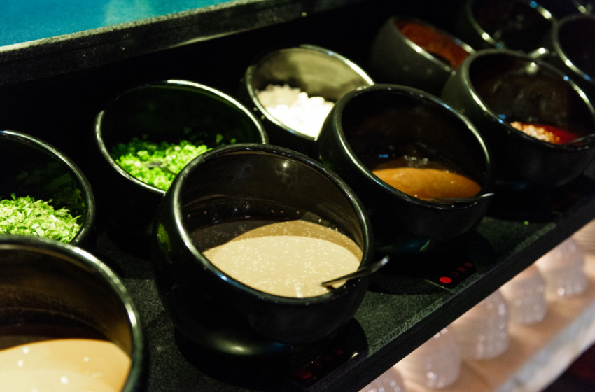 多地夜市频现衣着暴露“美女摊主”,无底线营销何时休!