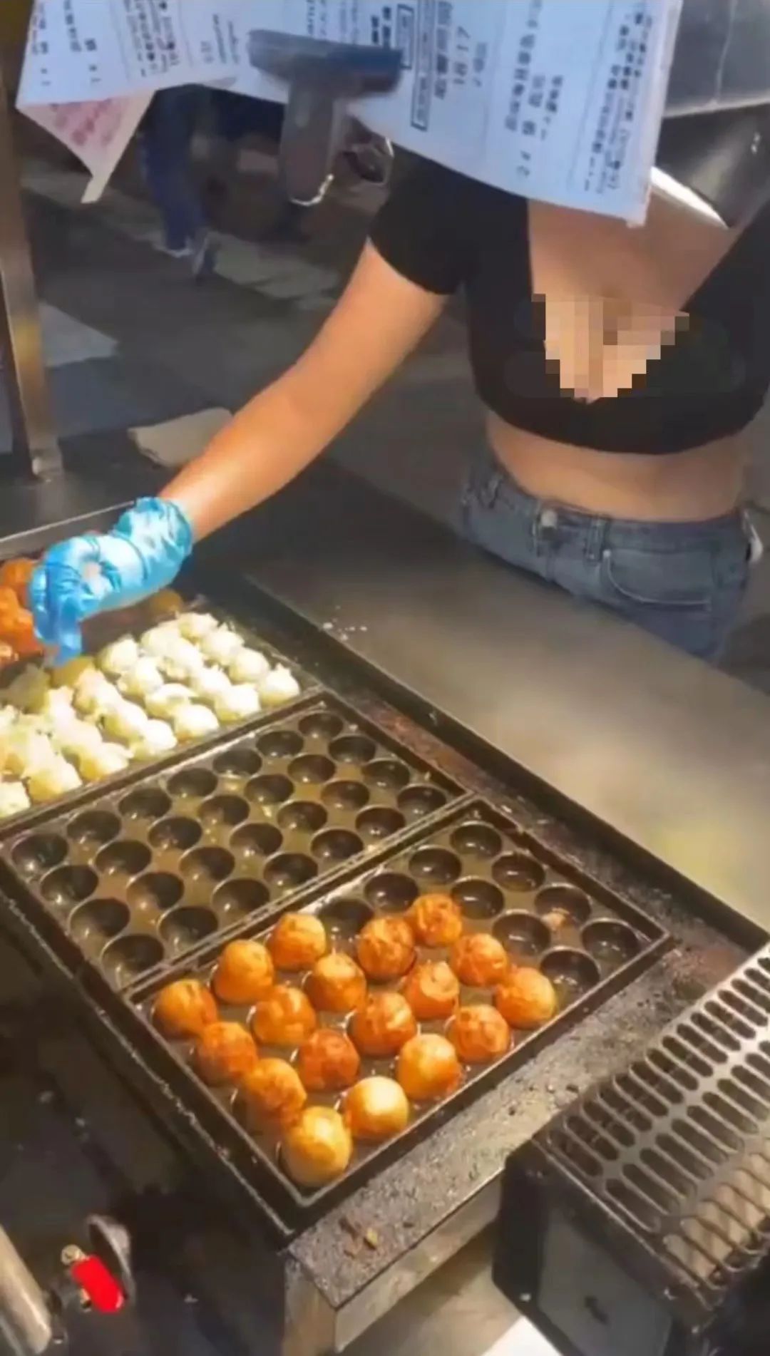 多地夜市频现衣着暴露“美女摊主”,无底线营销何时休!