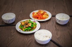 五星级酒店放下身段卖盒饭，餐饮旅游类上市公