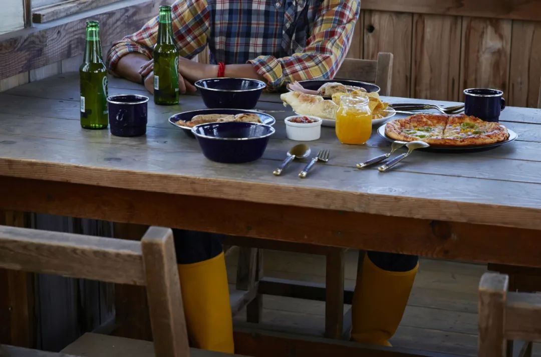 中式快餐品牌老娘舅拟在沪市主板上市;广州过半五星级酒店餐厅上线外卖