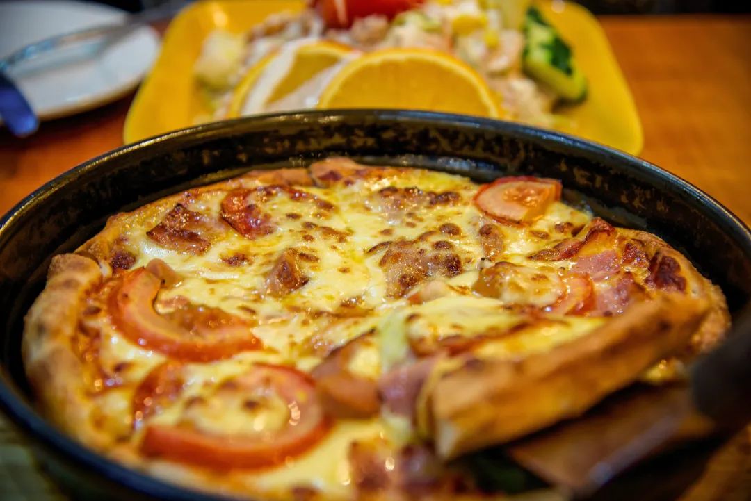 华莱士再曝食安问题；达美乐比萨、吉野家等门店因防疫不力被通报