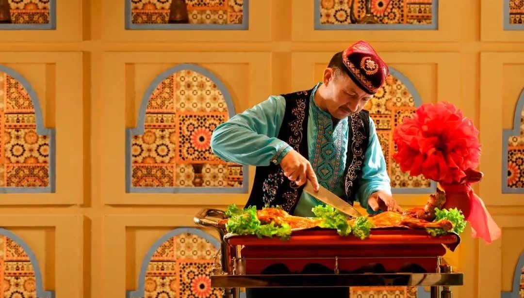 新疆被全国游客挤爆！悄悄走热的新疆菜未来可期？