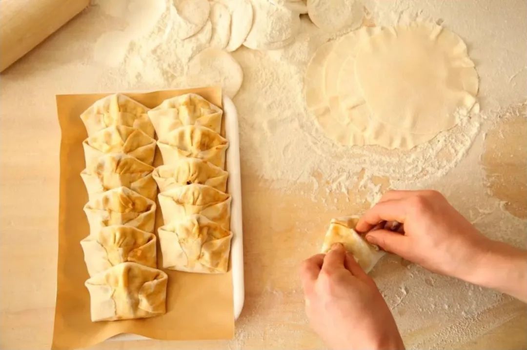 新疆被全国游客挤爆！悄悄走热的新疆菜未来可期？