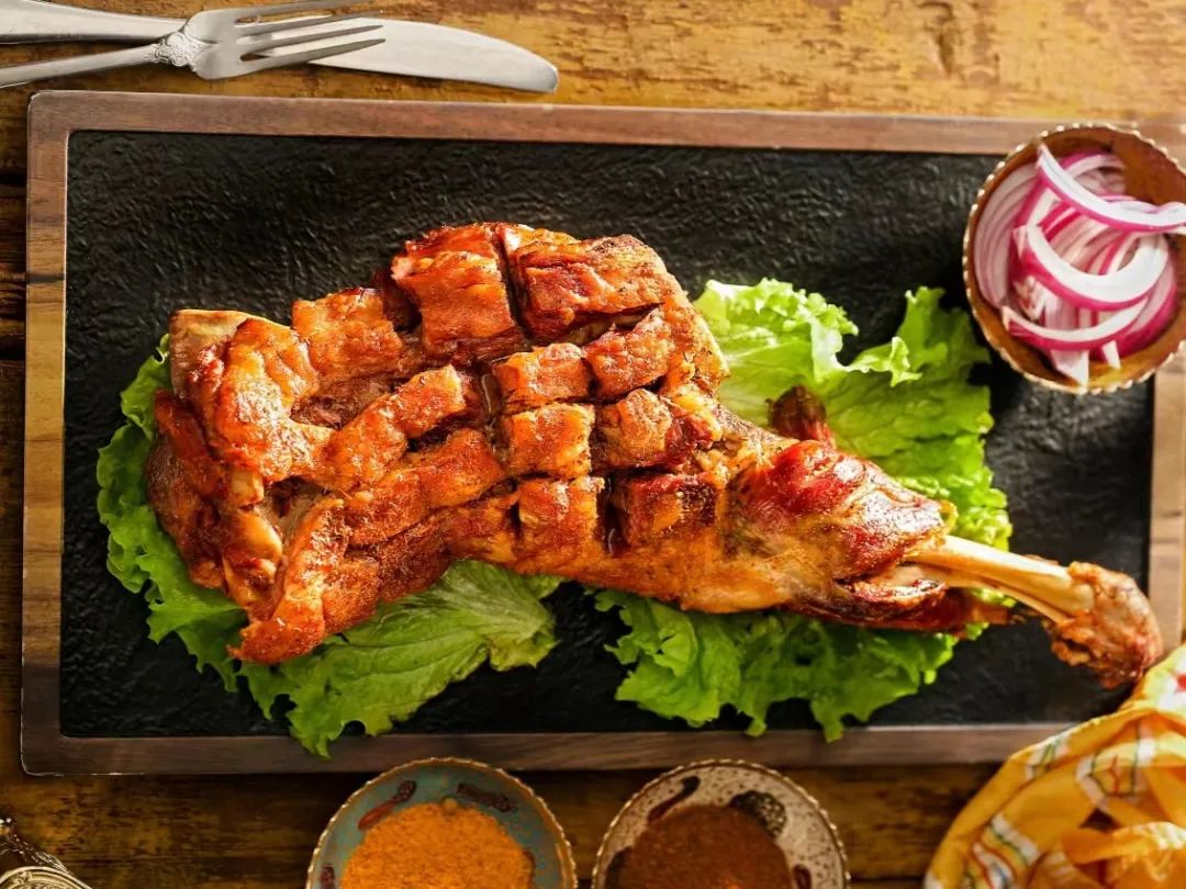 新疆被全国游客挤爆！悄悄走热的新疆菜未来可期？