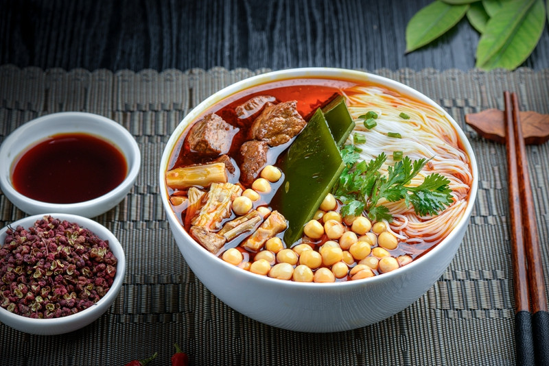 年轻人都消费摆烂了,餐饮品牌还想搞消费升级?