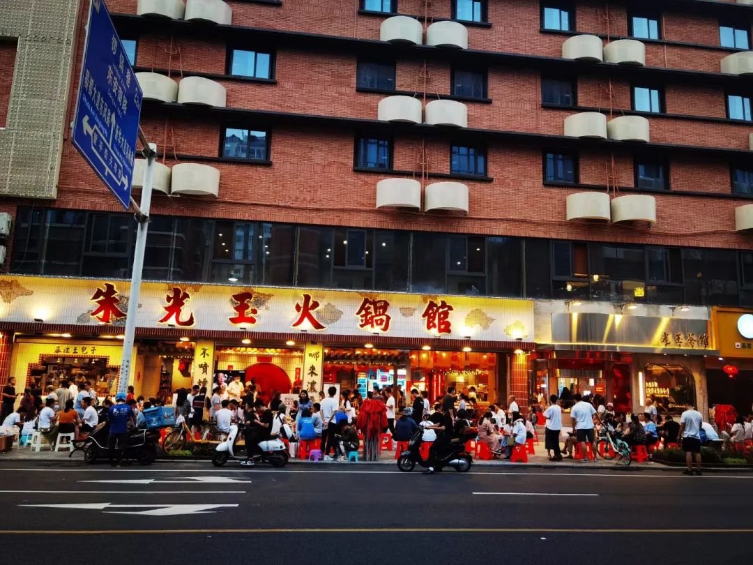 单店月营收高达500万,朱光玉火锅馆高速成长的秘诀是什么?