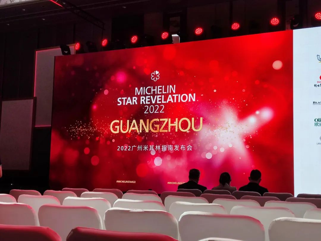 九毛九上半年权益股东溢利同比下降68.98%;加拿大餐馆小费暴涨至30%