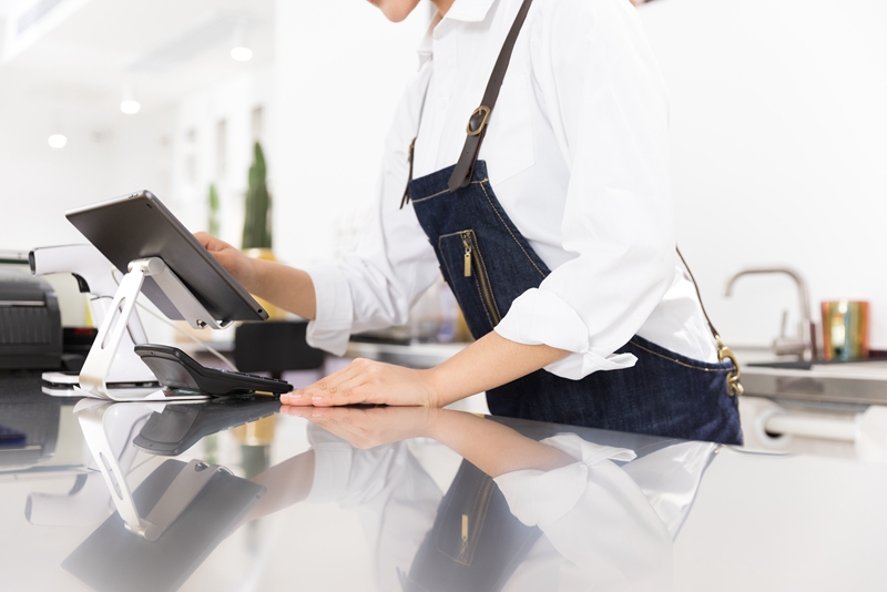 万元外卖款装进自己腰包，一奶茶店员工因诈骗罪获刑