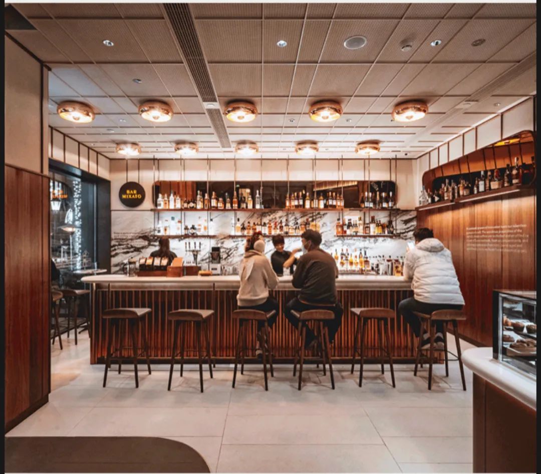 巨头争相布局的“日咖夜酒”，真的那么“上头”？