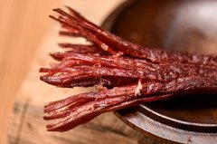 涉案1233万元，广安一制假窝点用鸭肉干冒充“牛